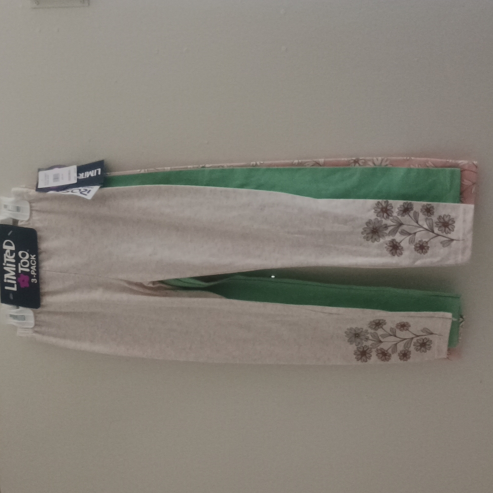 Clothes - Picture 3 of 8